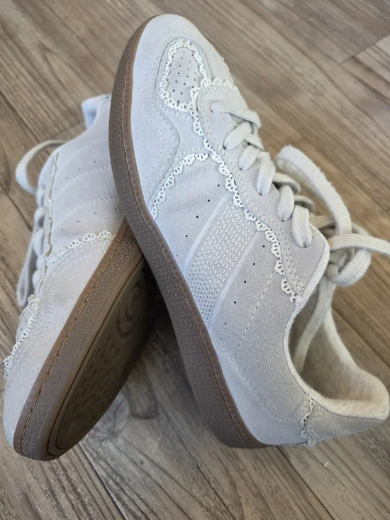 Belinda Casual Sneaker - Picture 7 of 9